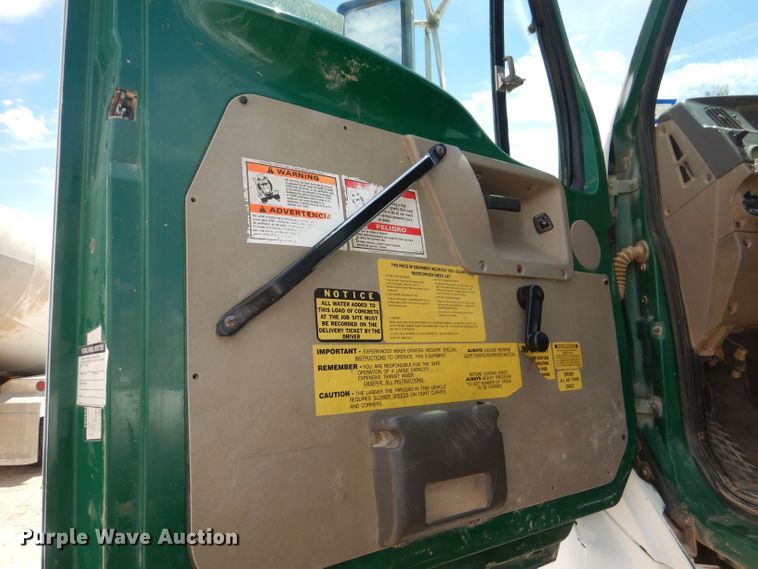 image for item DJ8985 2002 Sterling L9500  ready mix truck