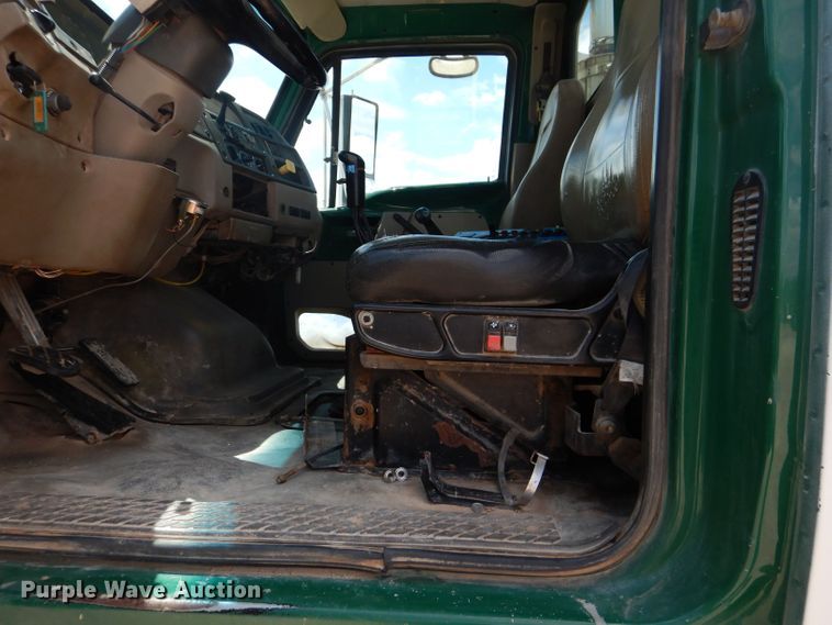 image for item DJ8985 2002 Sterling L9500  ready mix truck