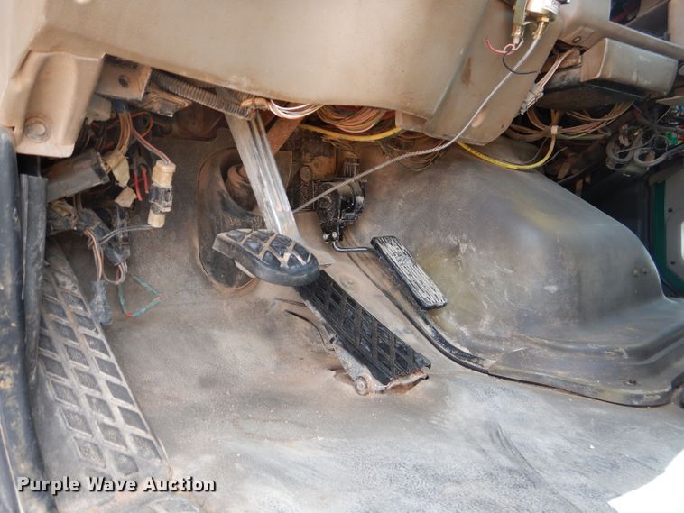 image for item DJ8985 2002 Sterling L9500  ready mix truck