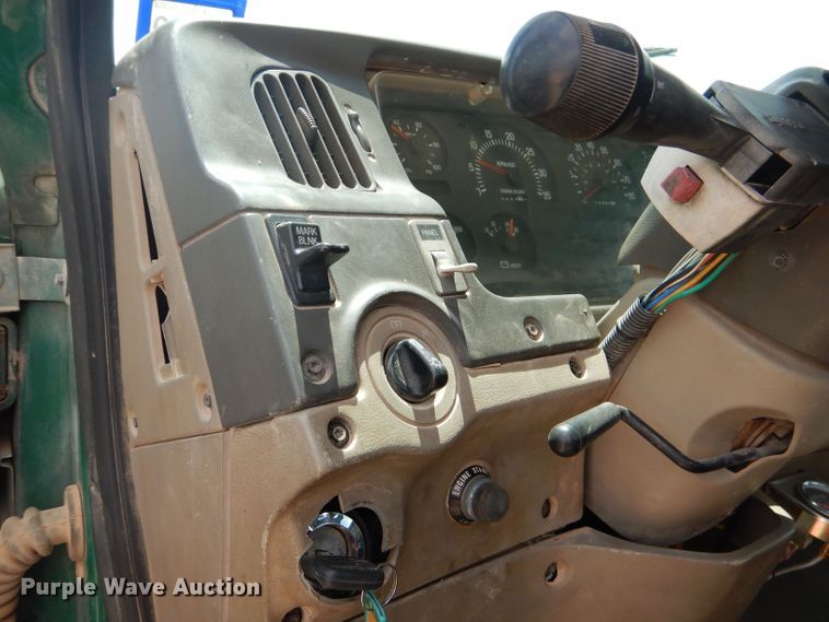 image for item DJ8985 2002 Sterling L9500  ready mix truck