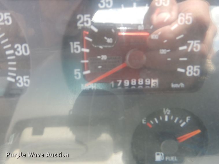 image for item DJ8985 2002 Sterling L9500  ready mix truck