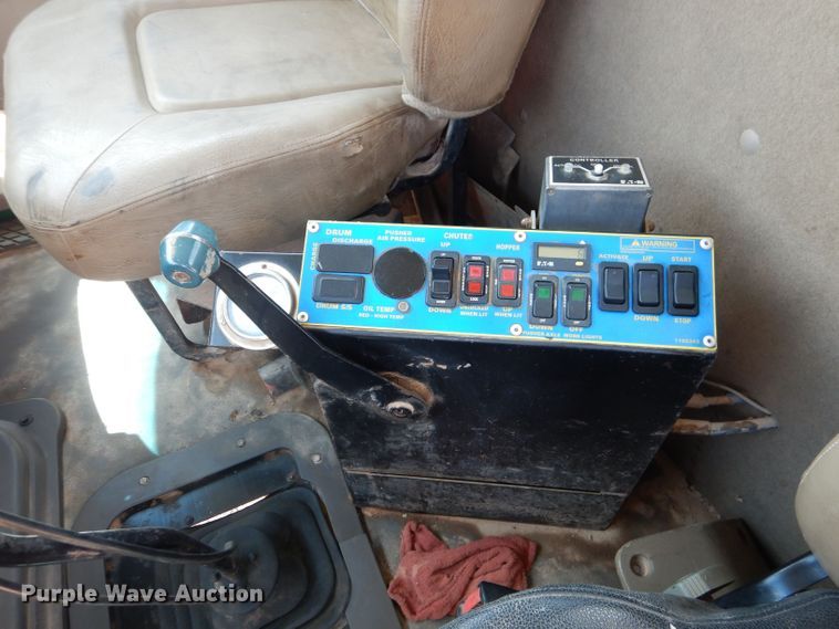 image for item DJ8985 2002 Sterling L9500  ready mix truck