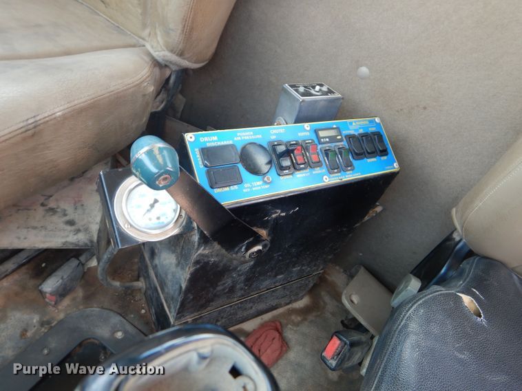 image for item DJ8985 2002 Sterling L9500  ready mix truck