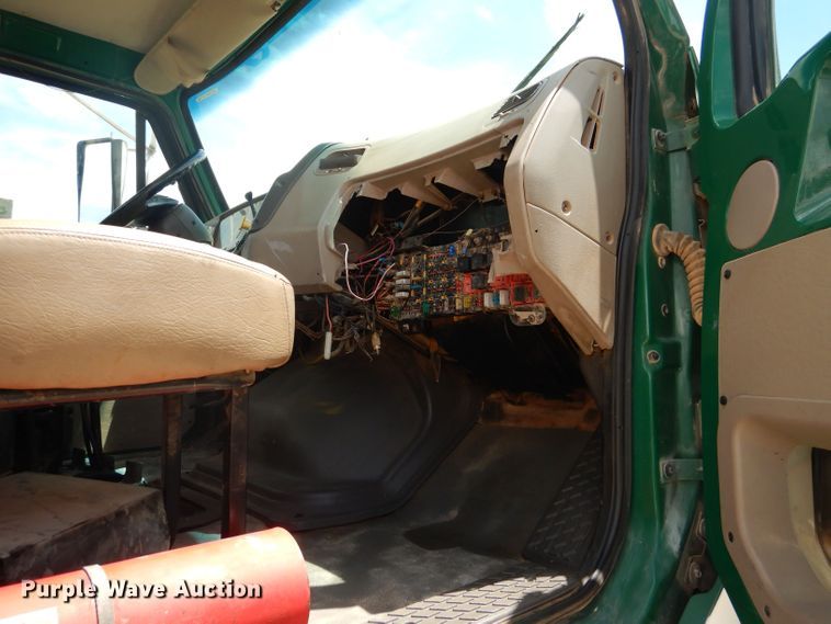 image for item DJ8985 2002 Sterling L9500  ready mix truck