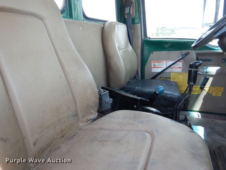 image for item DJ8985 2002 Sterling L9500  ready mix truck