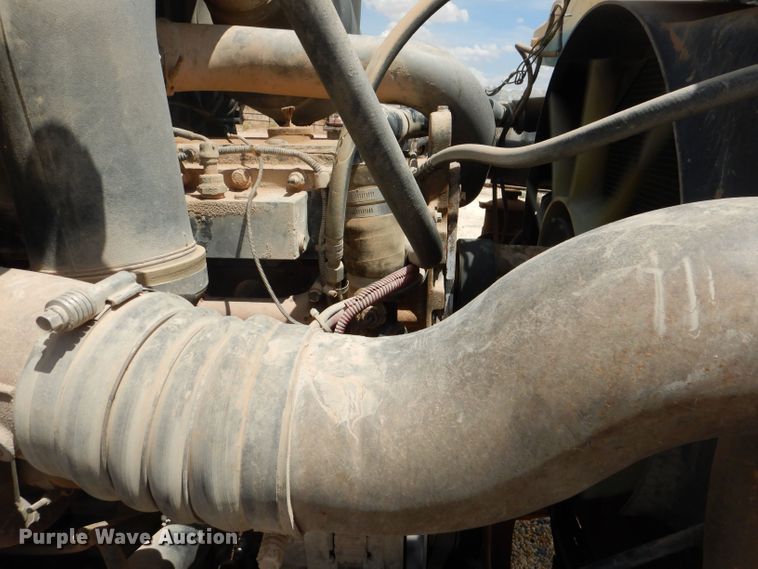 image for item DJ8985 2002 Sterling L9500  ready mix truck