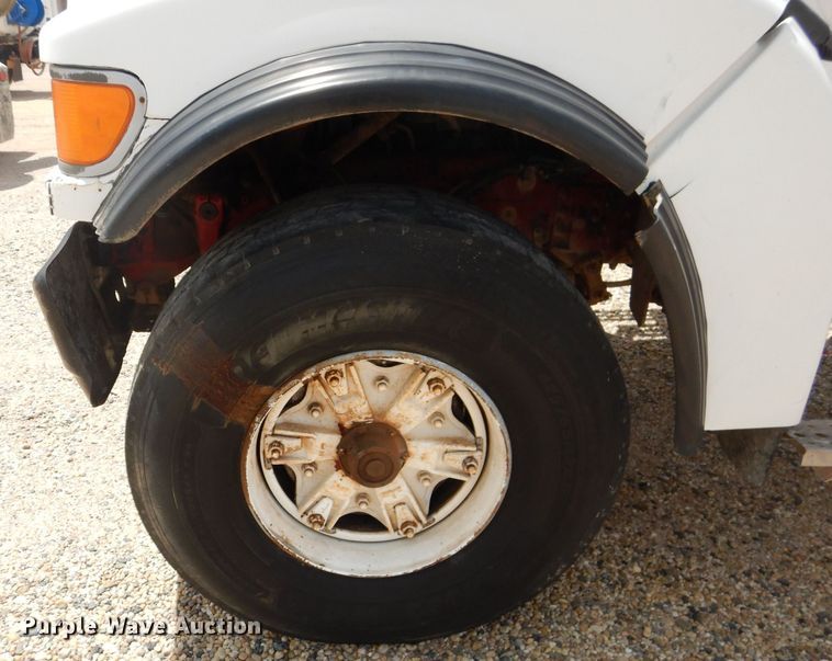 image for item DJ8985 2002 Sterling L9500  ready mix truck