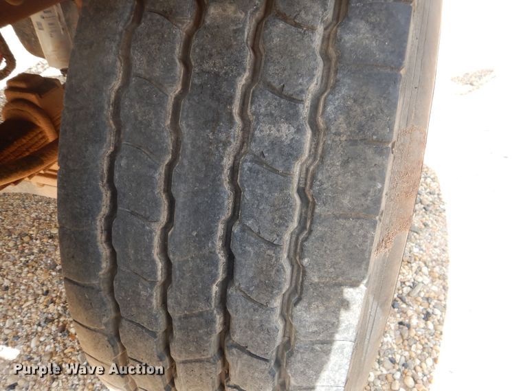 image for item DJ8985 2002 Sterling L9500  ready mix truck