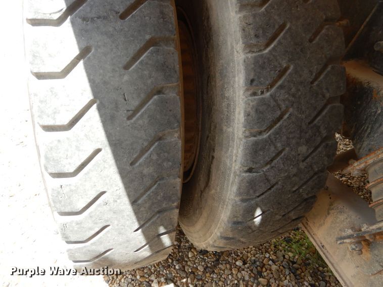 image for item DJ8985 2002 Sterling L9500  ready mix truck