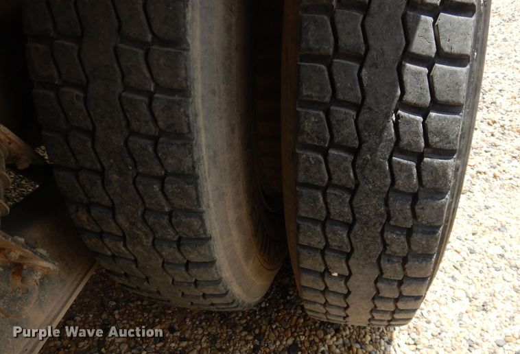 image for item DJ8985 2002 Sterling L9500  ready mix truck