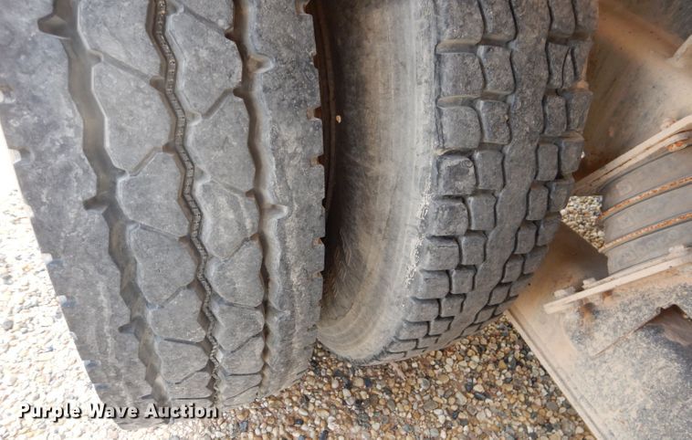 image for item DJ8985 2002 Sterling L9500  ready mix truck