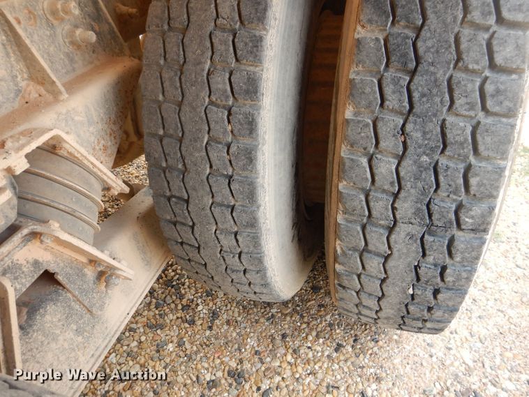 image for item DJ8985 2002 Sterling L9500  ready mix truck