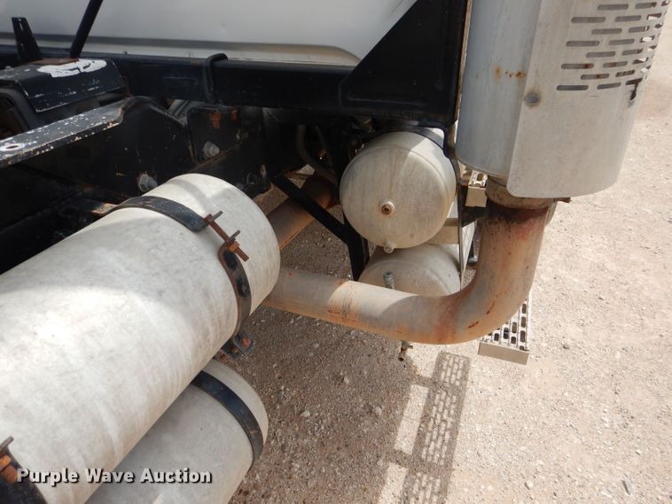 image for item DJ8986 1999 Mack RD690S  ready mix truck