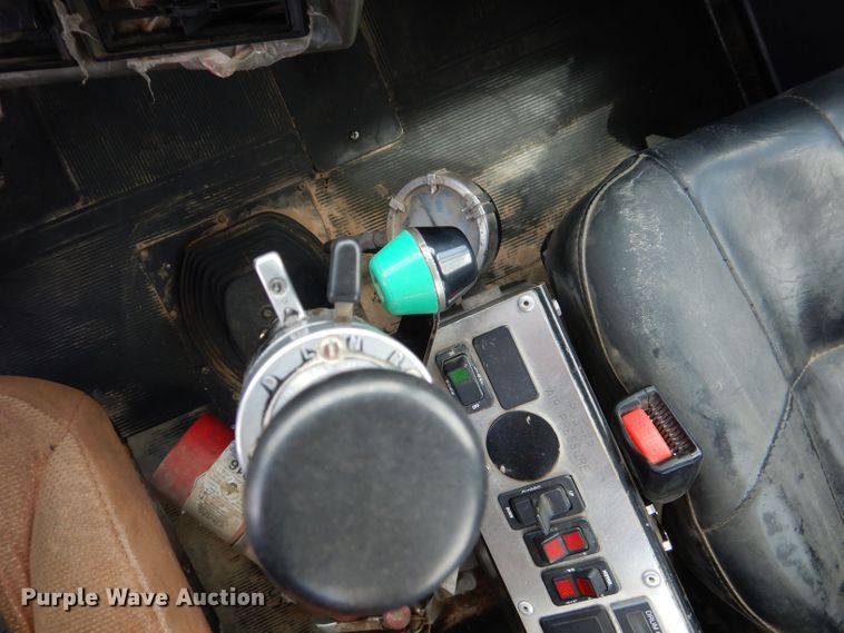 image for item DJ8986 1999 Mack RD690S  ready mix truck