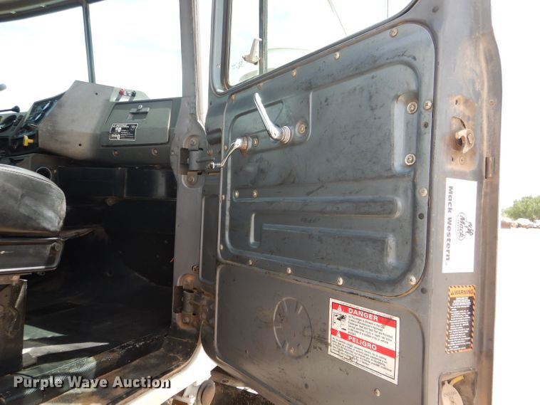 image for item DJ8986 1999 Mack RD690S  ready mix truck