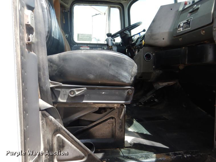 image for item DJ8986 1999 Mack RD690S  ready mix truck