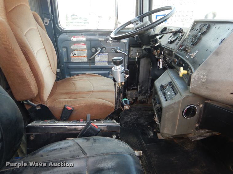 image for item DJ8986 1999 Mack RD690S  ready mix truck