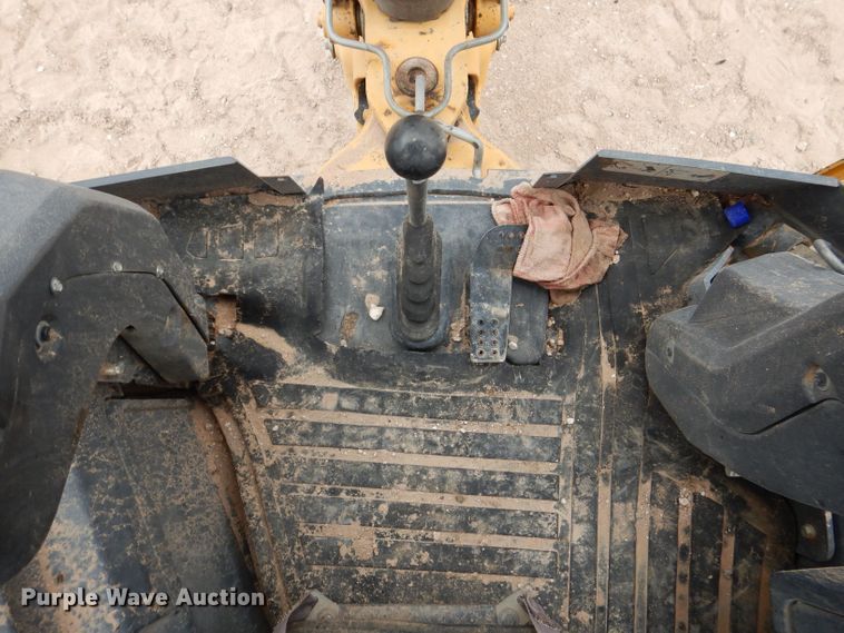 image for item DJ8991 2015 John Deere 310SL  backhoe