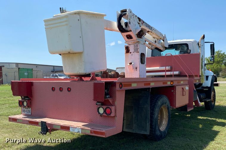 image for item DK6455 2003 International 7400  bucket truck