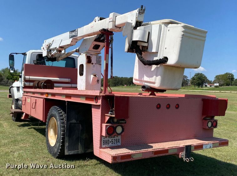 image for item DK6455 2003 International 7400  bucket truck
