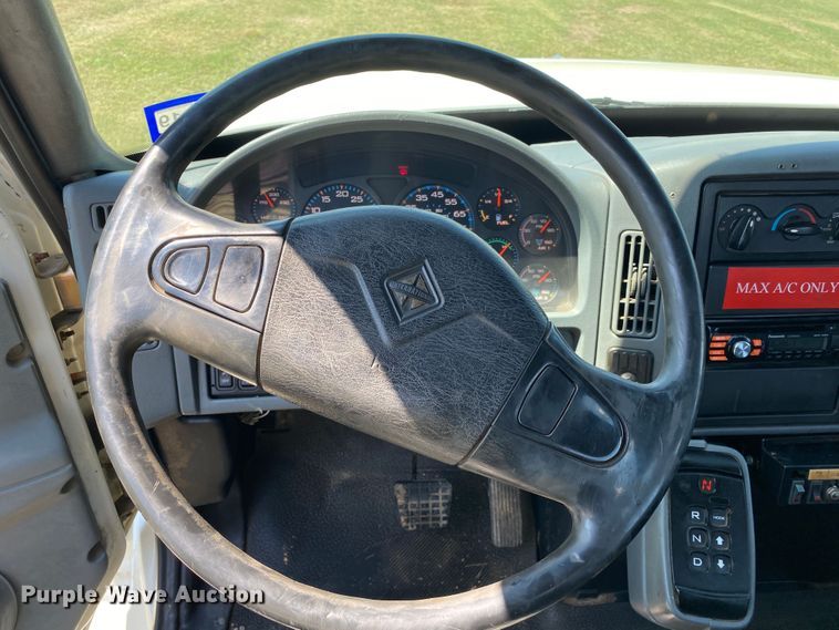 image for item DK6455 2003 International 7400  bucket truck