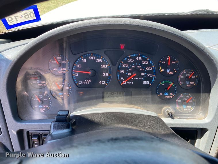 image for item DK6455 2003 International 7400  bucket truck