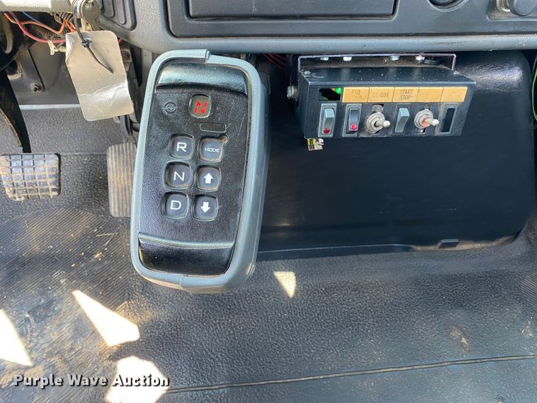 image for item DK6455 2003 International 7400  bucket truck