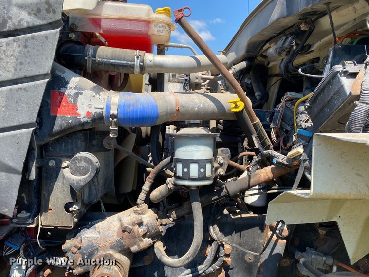 image for item DK6455 2003 International 7400  bucket truck