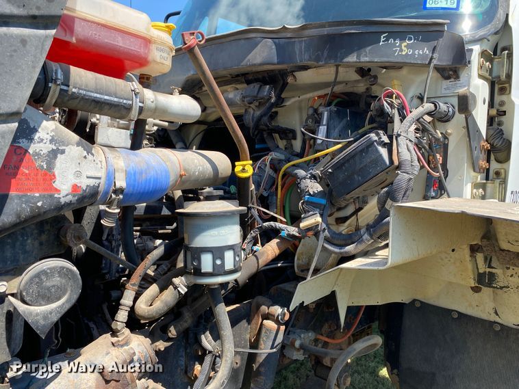 image for item DK6455 2003 International 7400  bucket truck