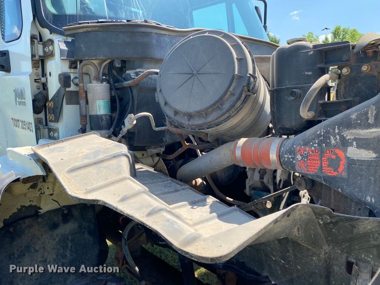 image for item DK6455 2003 International 7400  bucket truck