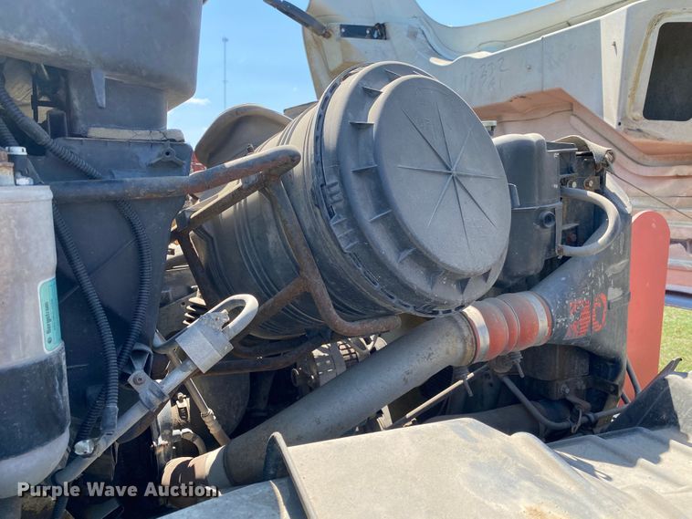 image for item DK6455 2003 International 7400  bucket truck