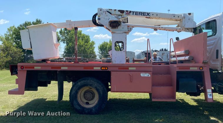 image for item DK6455 2003 International 7400  bucket truck
