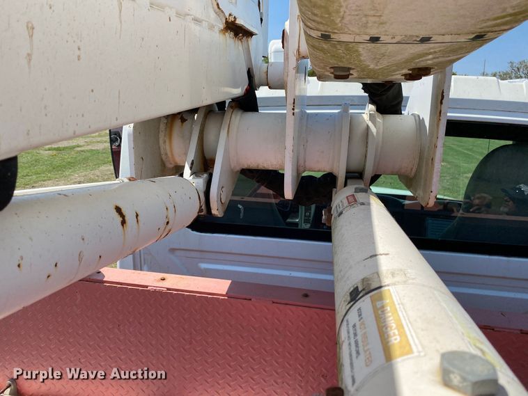 image for item DK6455 2003 International 7400  bucket truck