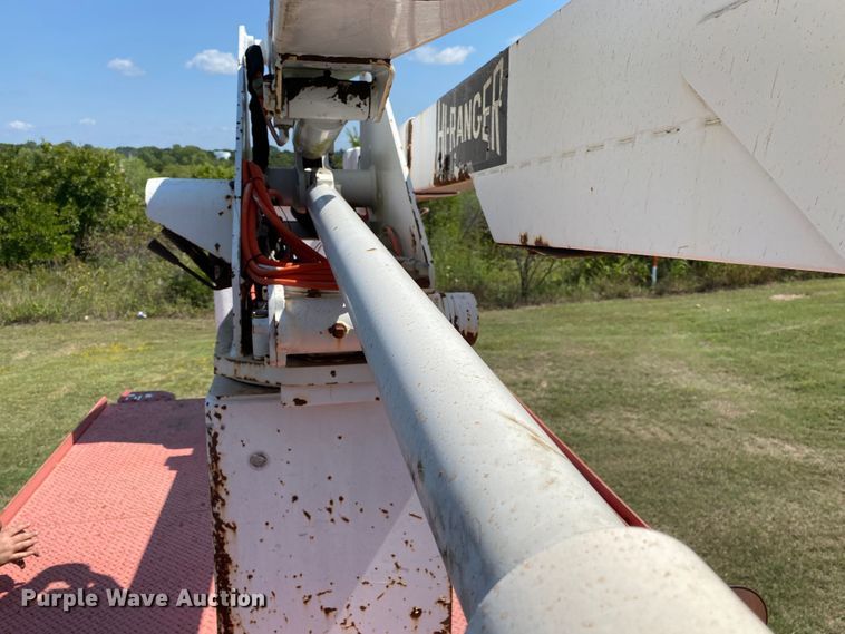 image for item DK6455 2003 International 7400  bucket truck