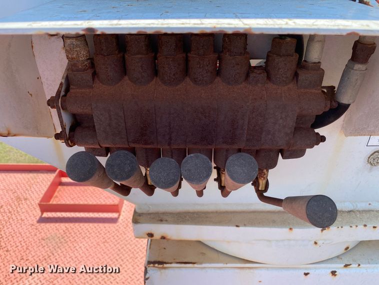 image for item DK6455 2003 International 7400  bucket truck