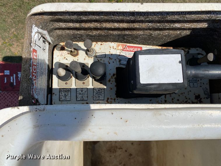 image for item DK6455 2003 International 7400  bucket truck