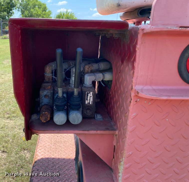 image for item DK6455 2003 International 7400  bucket truck