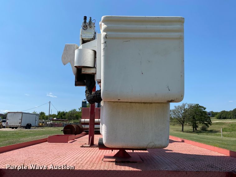 image for item DK6455 2003 International 7400  bucket truck