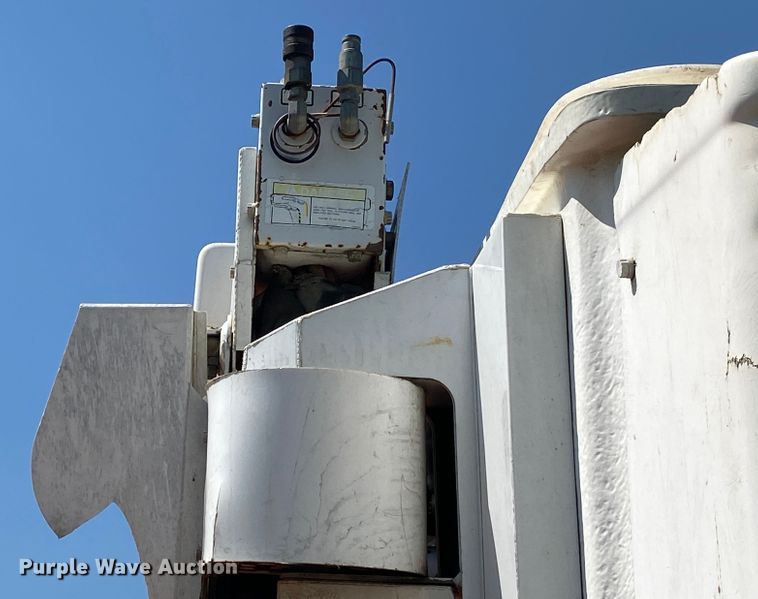 image for item DK6455 2003 International 7400  bucket truck