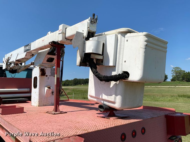 image for item DK6455 2003 International 7400  bucket truck