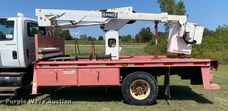 image for item DK6455 2003 International 7400  bucket truck