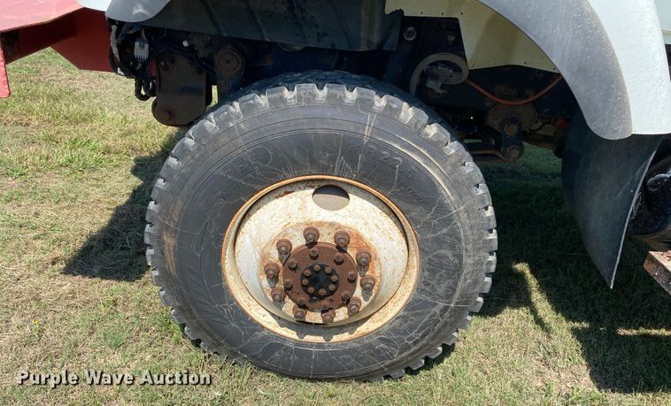 image for item DK6455 2003 International 7400  bucket truck