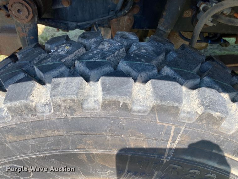 image for item DK6455 2003 International 7400  bucket truck