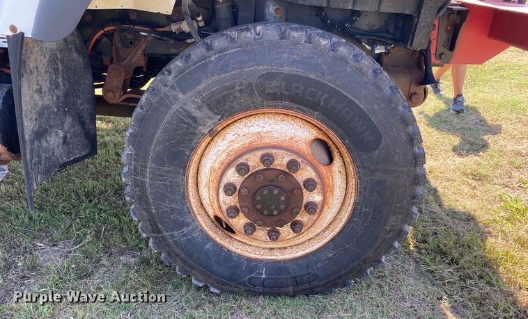 image for item DK6455 2003 International 7400  bucket truck