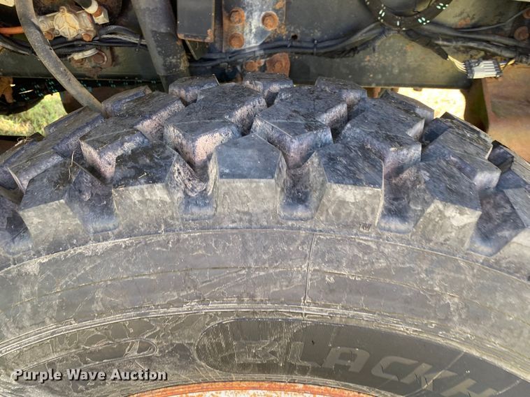 image for item DK6455 2003 International 7400  bucket truck