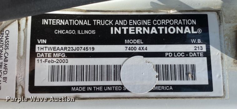 image for item DK6455 2003 International 7400  bucket truck