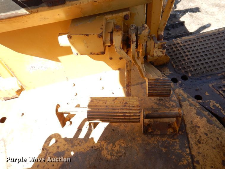 image for item DL5980 1986 Caterpillar D6H  dozer