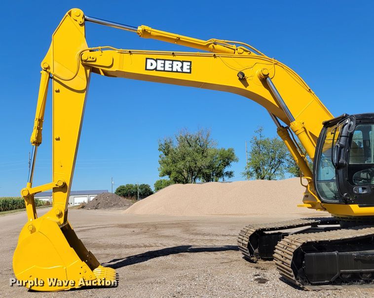 image for item DM8014 2002 John Deere 330C LC  excavator