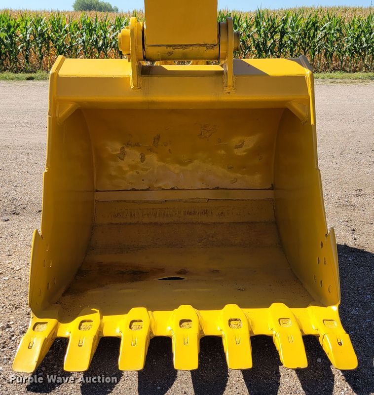 image for item DM8014 2002 John Deere 330C LC  excavator