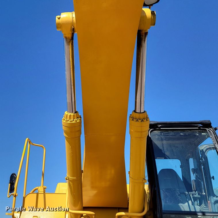image for item DM8014 2002 John Deere 330C LC  excavator